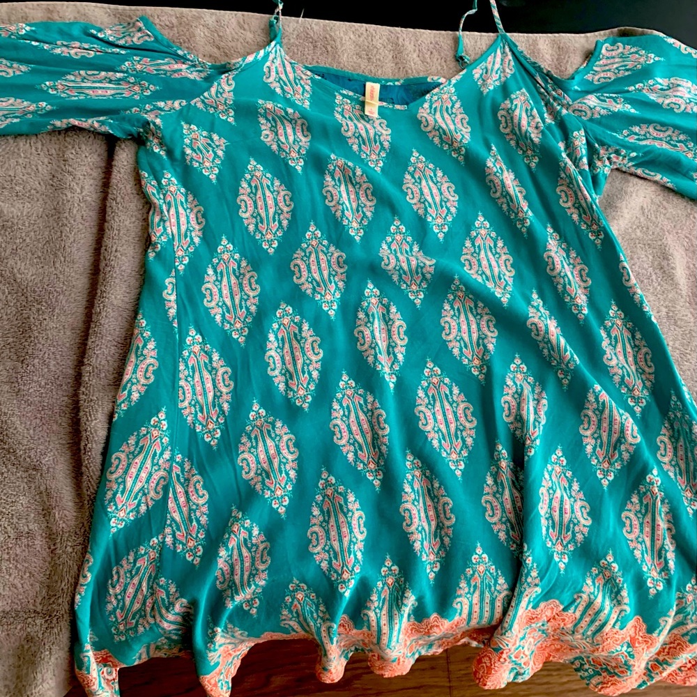 Patterned teal top
